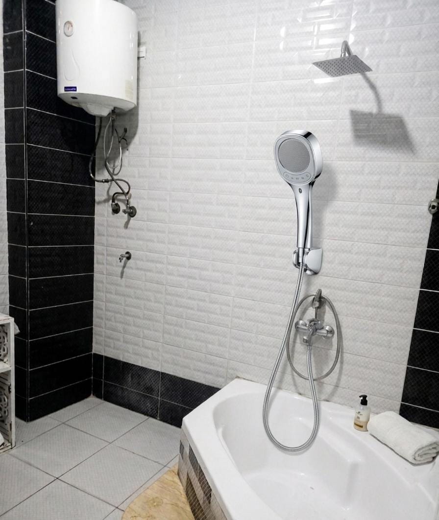 Shower, Hot Tub, Bathroom, Bath