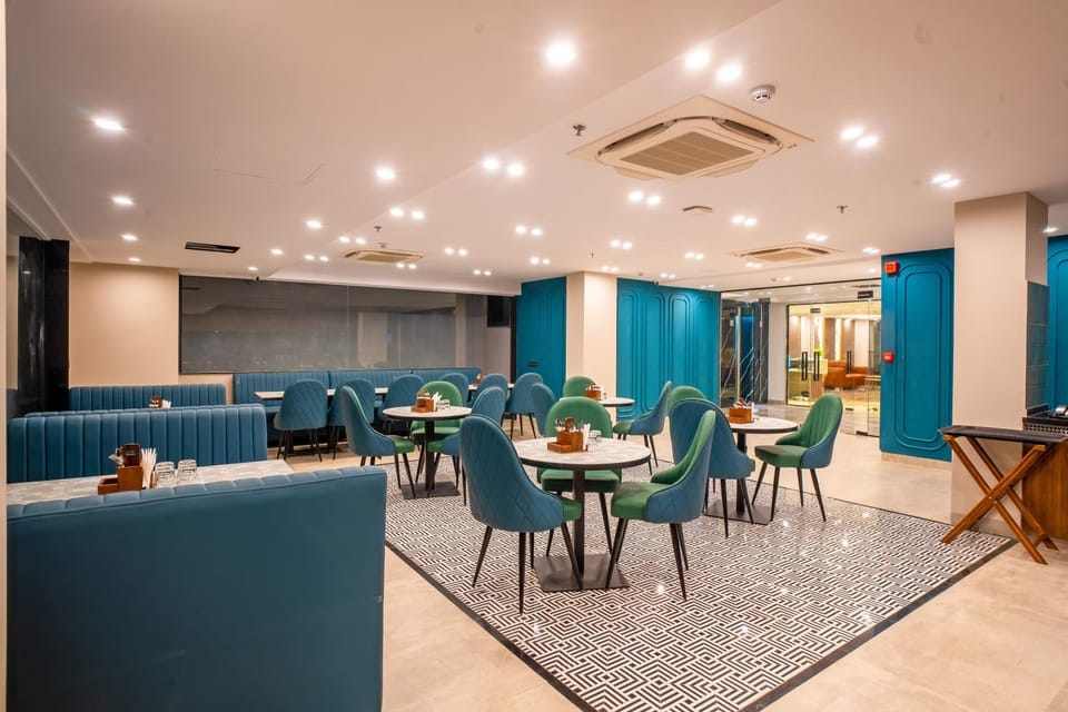 Restaurant/places to eat, Banquet/Function facilities