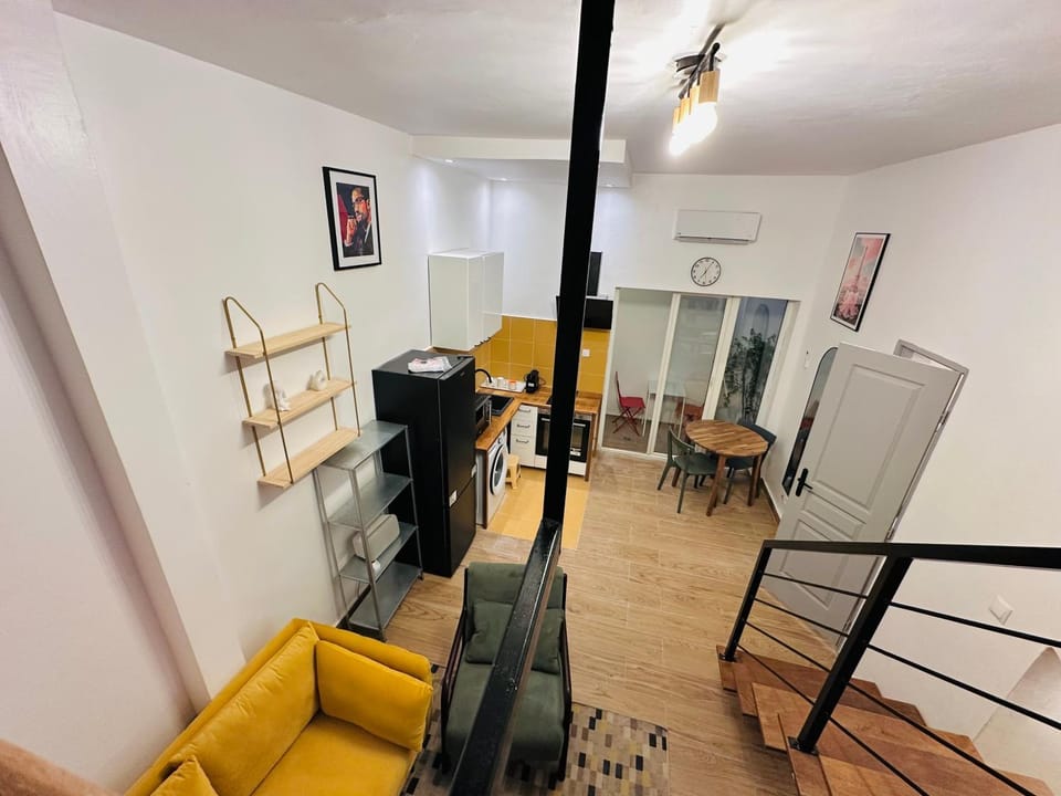 Communal lounge/ TV room, Living room, Seating area