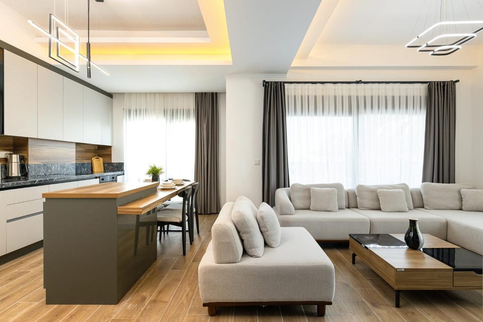 Kitchen or kitchenette, Seating area, Dining area