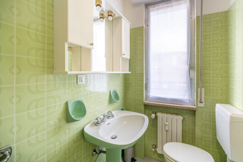 Toilet, Bathroom, bidet, towels