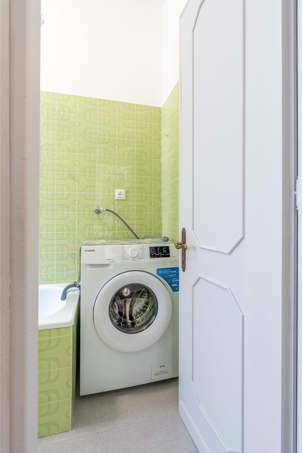 Bathroom, towels, washing machine