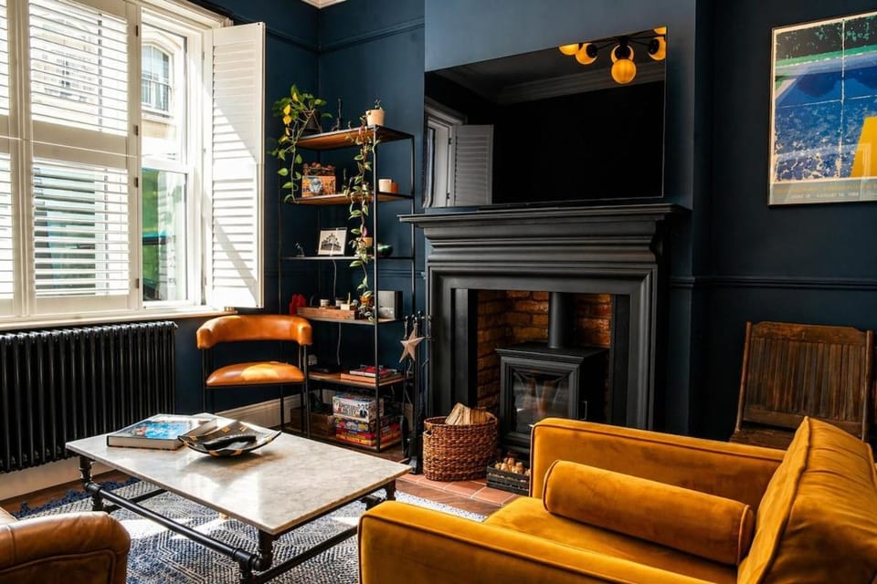 The Big Blue House, 5 minutes walk to the beach House in Hastings