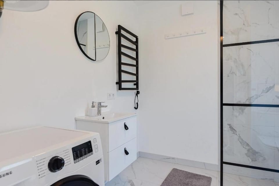 Išskirtinis namas Palangoje su privačiu baseinu, masažiniu lauko kubilu ir pirtimi Villa in Palanga