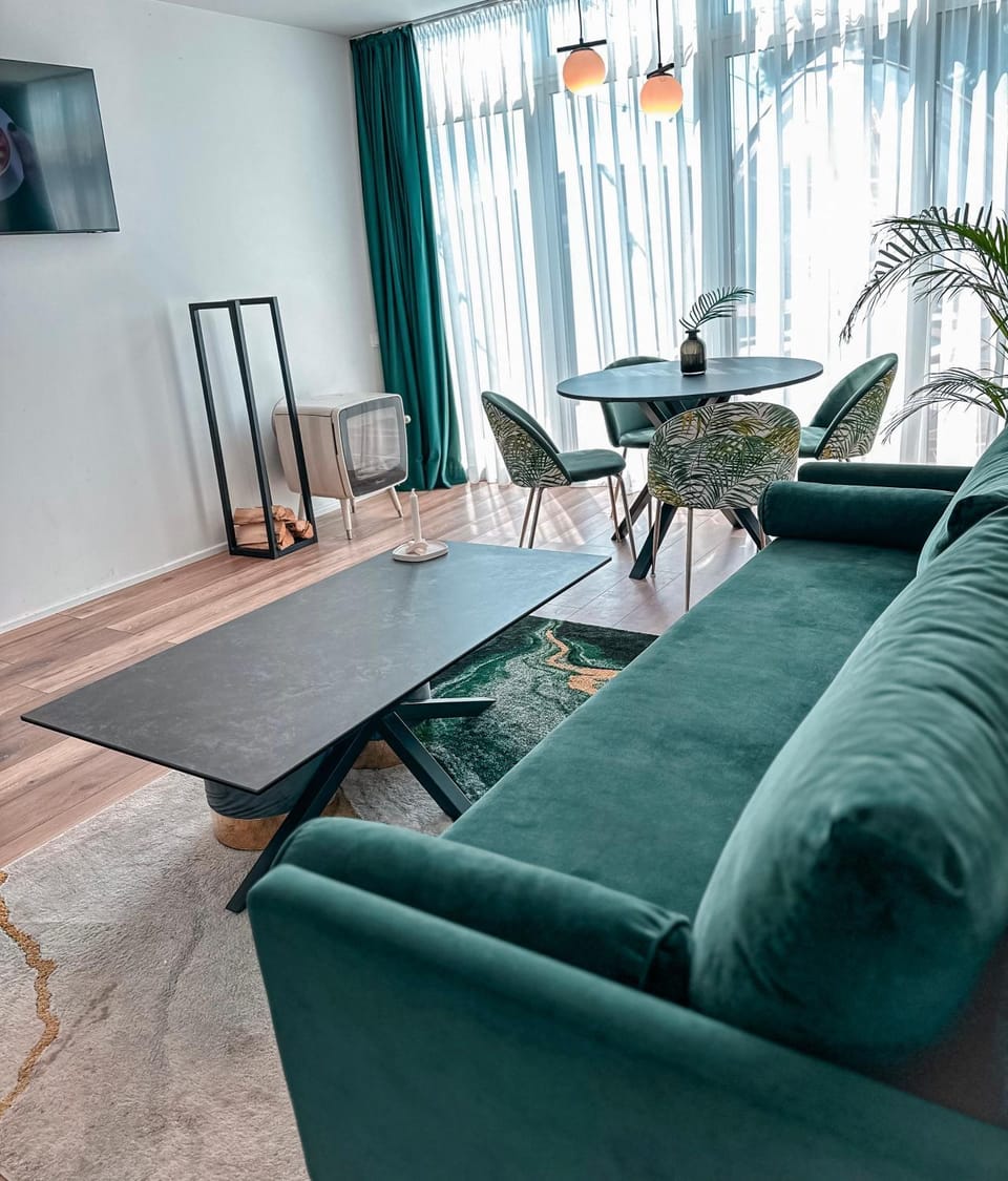 Išskirtinis namas Palangoje su privačiu baseinu, masažiniu lauko kubilu ir pirtimi Villa in Palanga