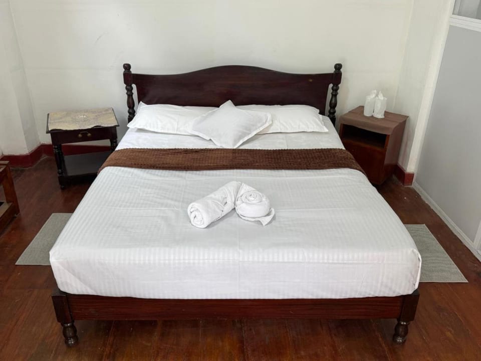 Bed, towels