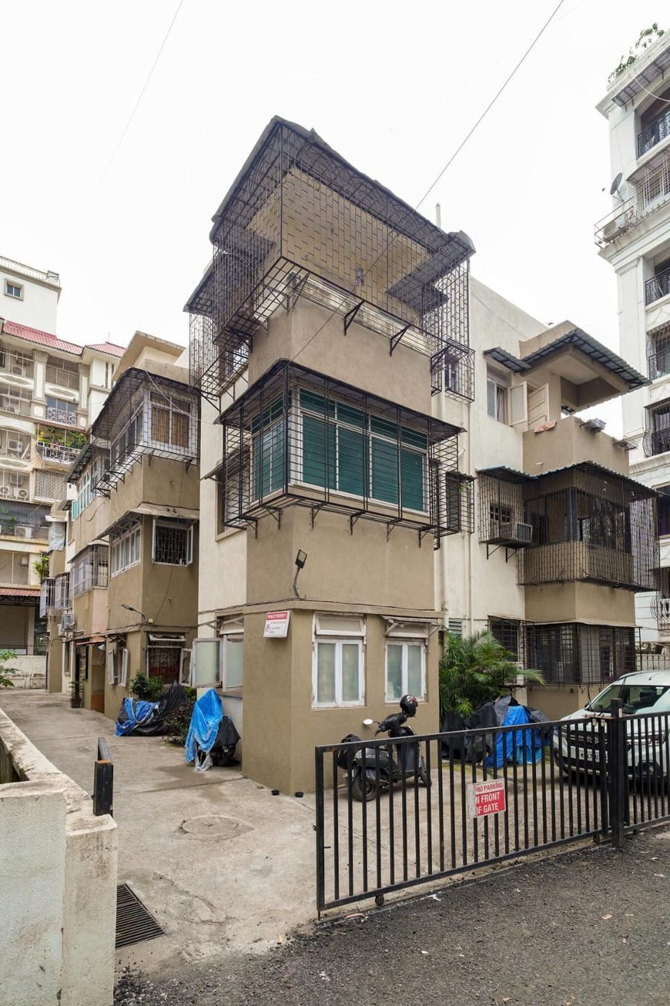 Facade/entrance