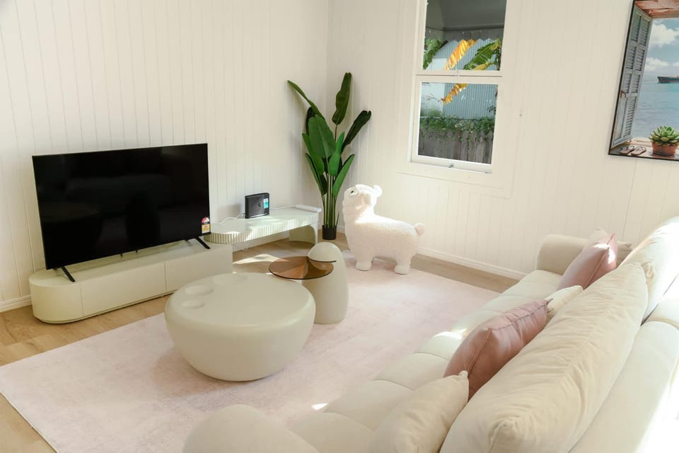 Communal lounge/ TV room, TV and multimedia, Living room
