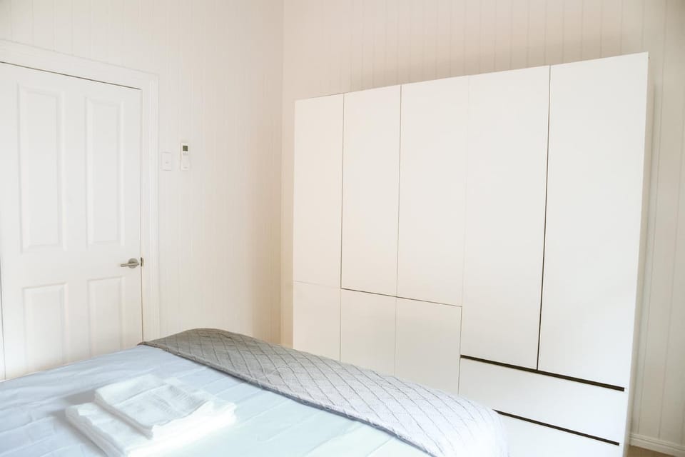 Bedroom, wardrobe