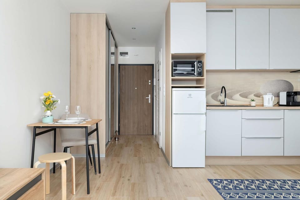 Coffee/tea facilities, Kitchen or kitchenette, Dining area, stove