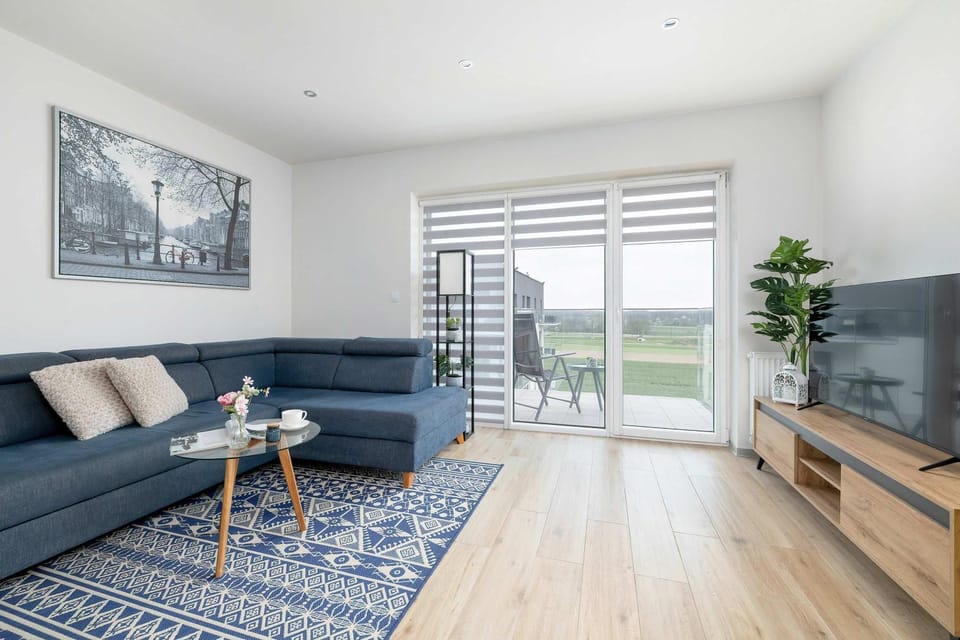TV and multimedia, Living room, Seating area, Evening entertainment
