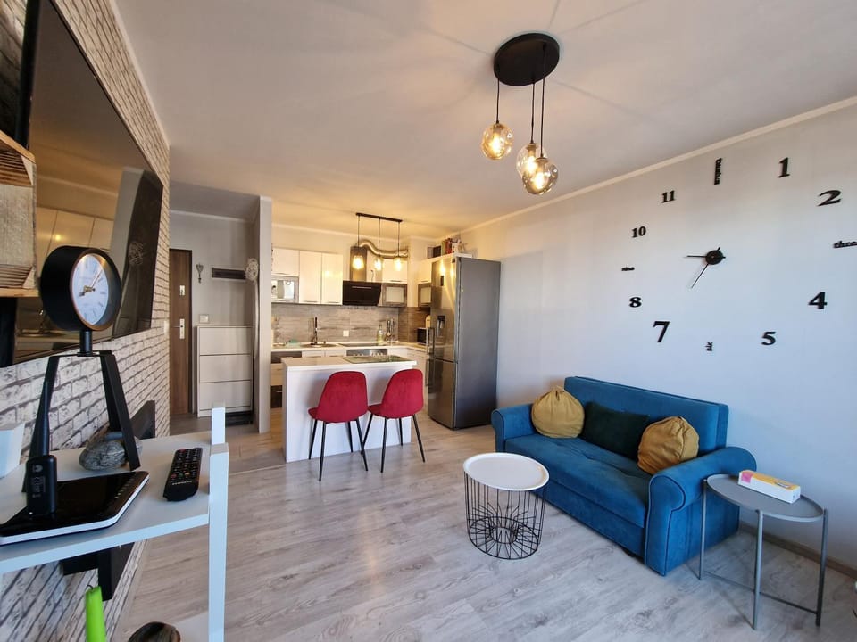 TV and multimedia, Kitchen or kitchenette, Living room, Entertainment