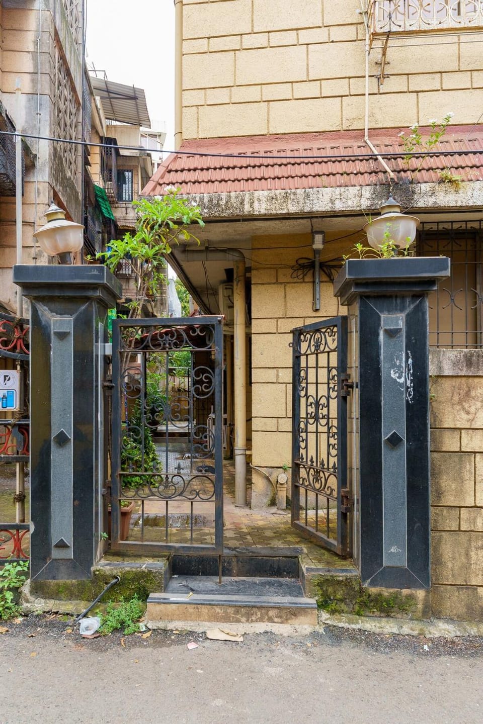 Facade/entrance