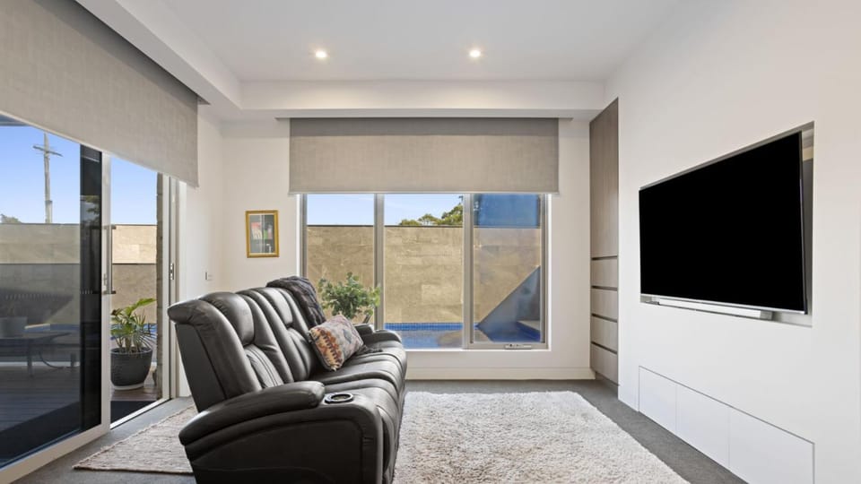 The Coral Esplanade House in Mornington