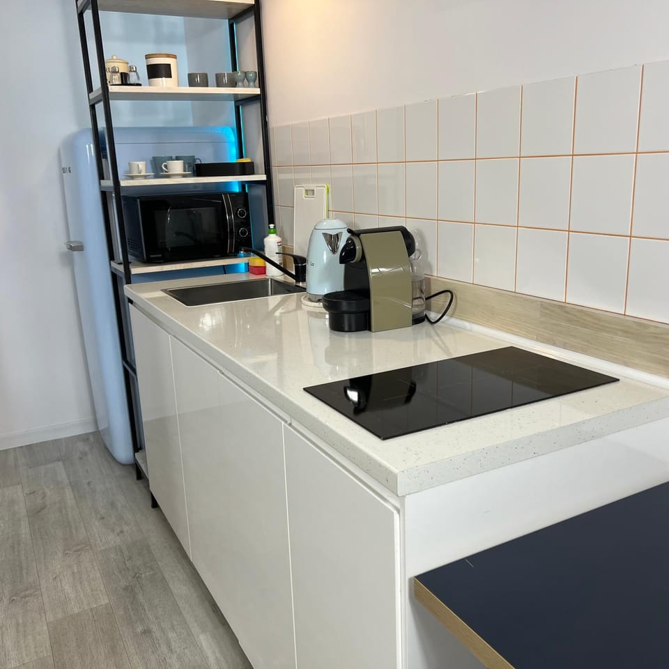 Kitchen or kitchenette, pet friendly, stove