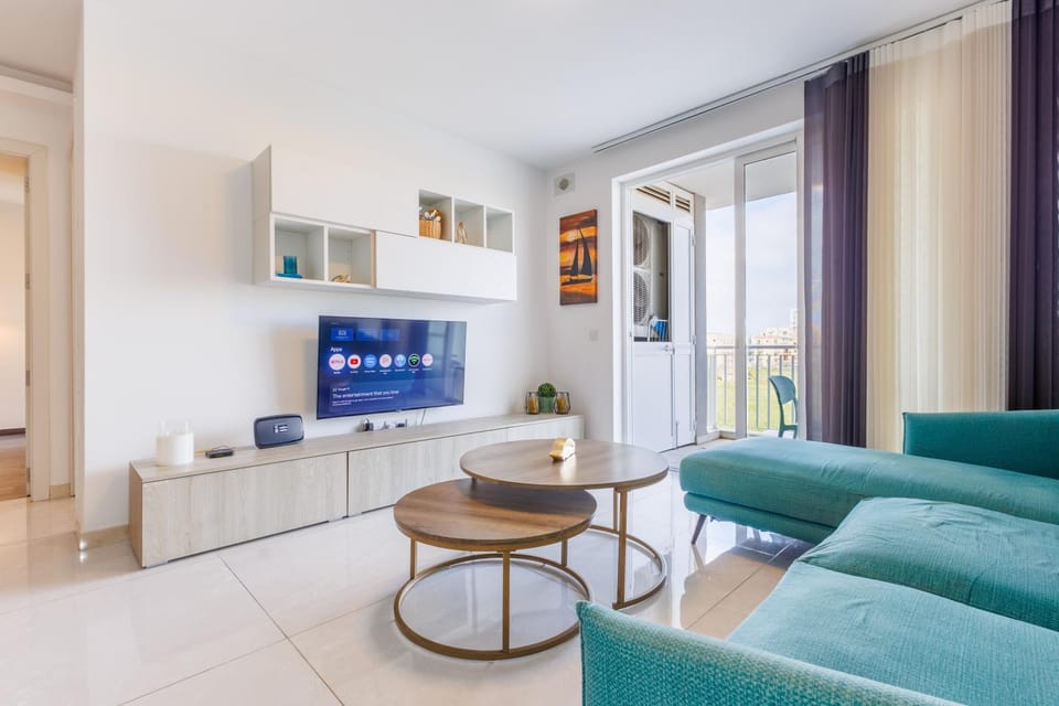 Communal lounge/ TV room, TV and multimedia, Living room