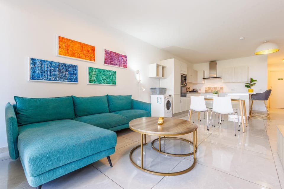 Kitchen or kitchenette, Living room, washing machine