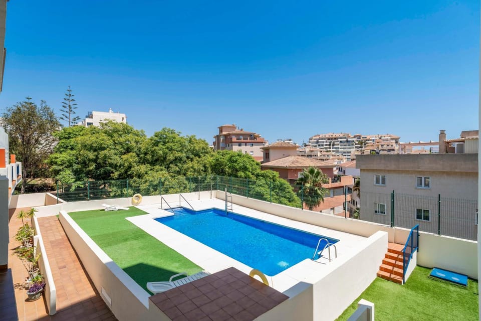 Casa Faro, Apartment with private rooftop terrace, 5 minutes from La Viborilla beach, Benalmádena Apartment in Benalmadena