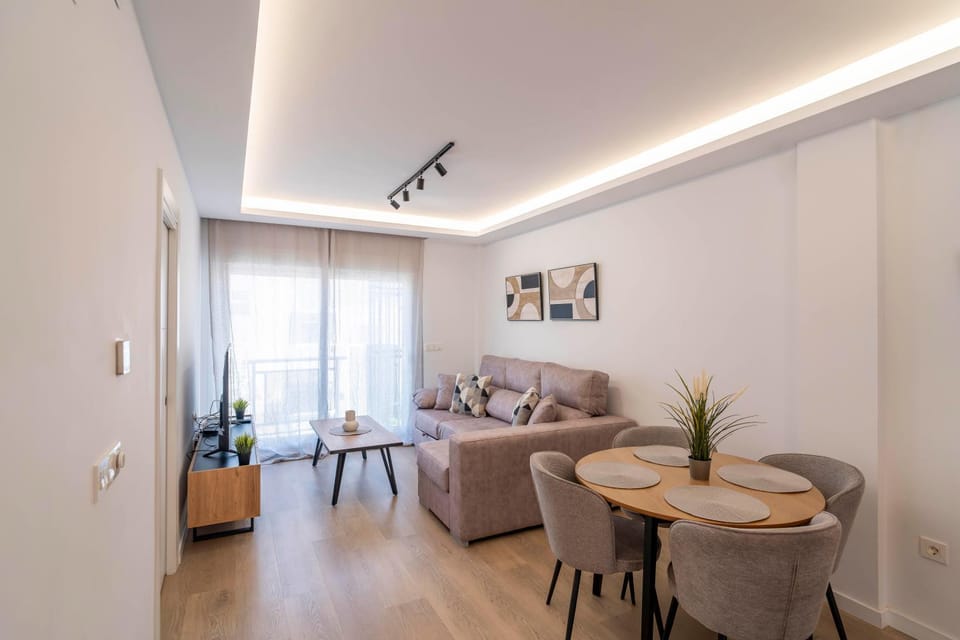 Casa Faro, Apartment with private rooftop terrace, 5 minutes from La Viborilla beach, Benalmádena Apartment in Benalmadena
