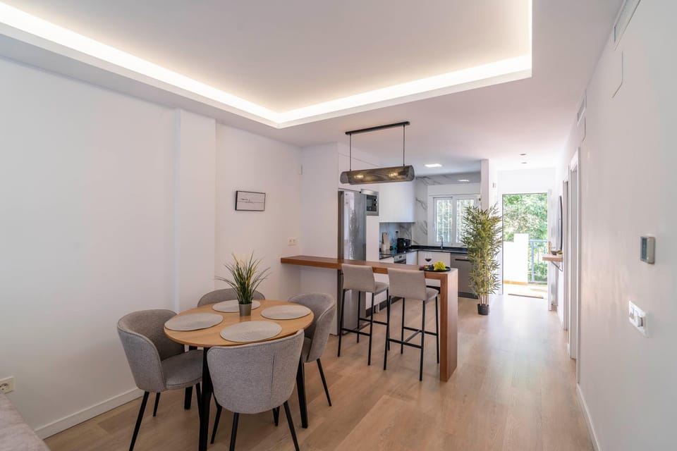 Casa Faro, Apartment with private rooftop terrace, 5 minutes from La Viborilla beach, Benalmádena Apartment in Benalmadena