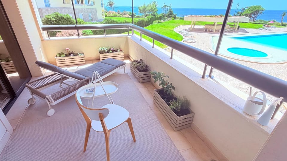 Day, Natural landscape, View (from property/room), Balcony/Terrace, Seating area, Pool view, Sea view, Swimming pool, sunbed