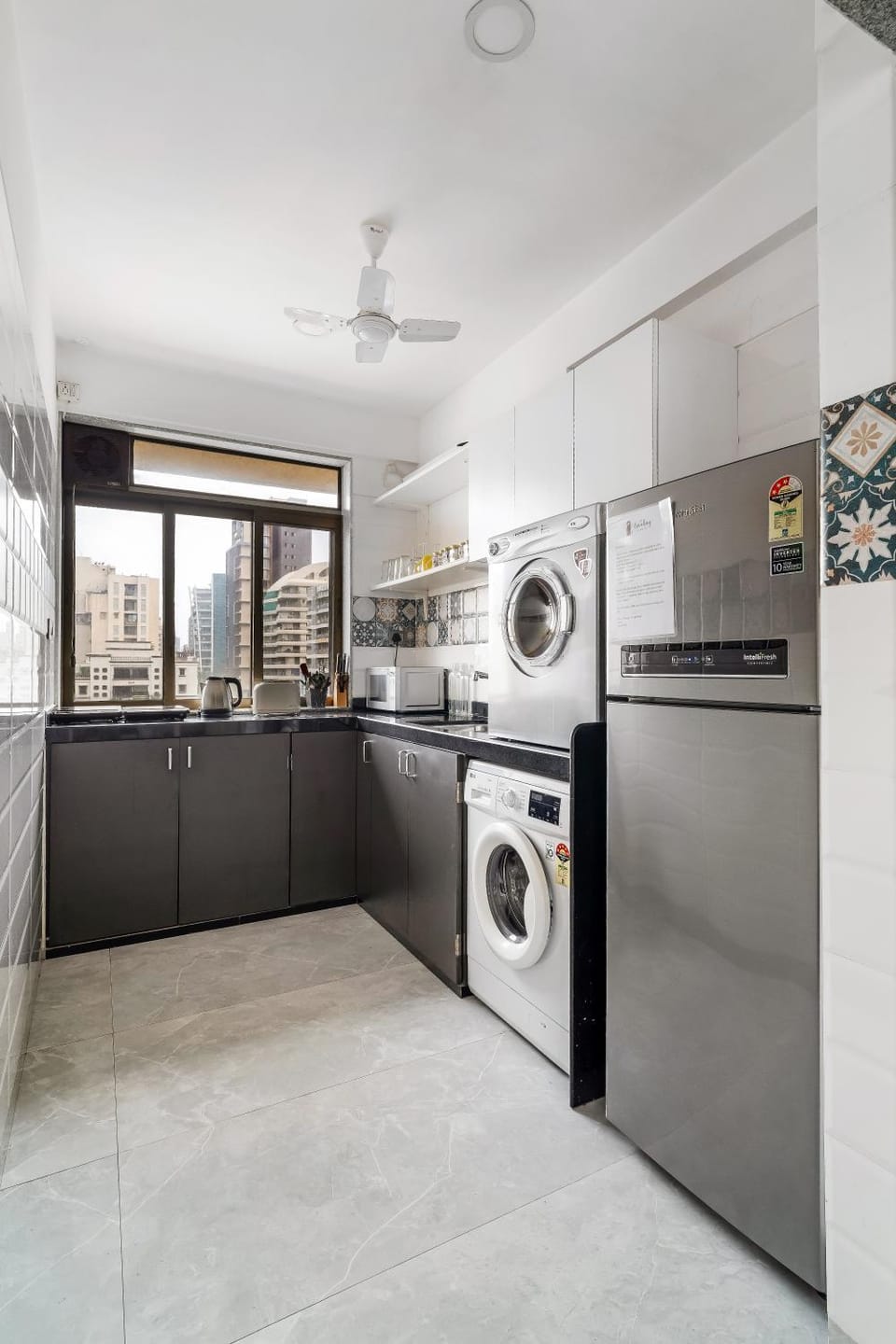 Kitchen or kitchenette, washing machine