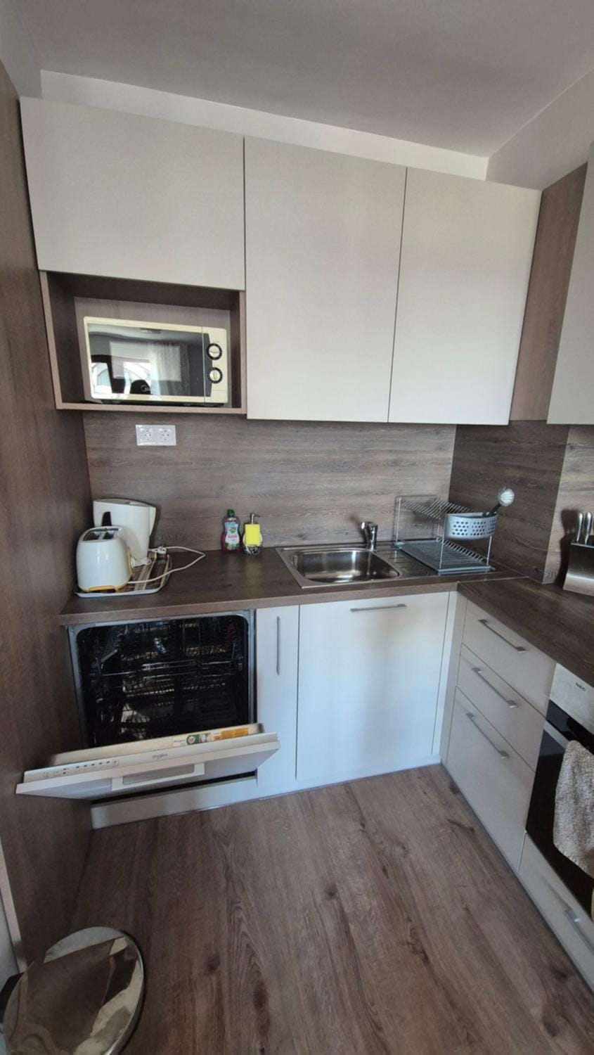 Coffee/tea facilities, Kitchen or kitchenette, dishwasher, toaster