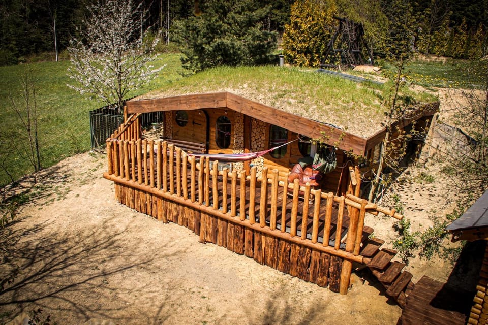 Domek Chatka Hobbita u Leona obok Uzdrowiska Iwonicz Zdrój Nature lodge in Slovakia