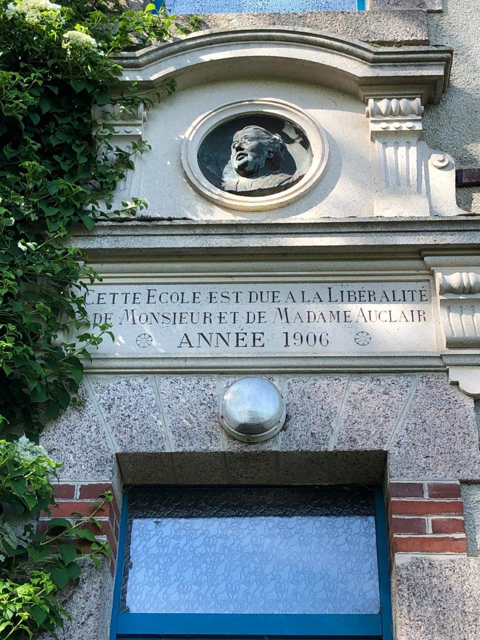 Property building, Facade/entrance, Day