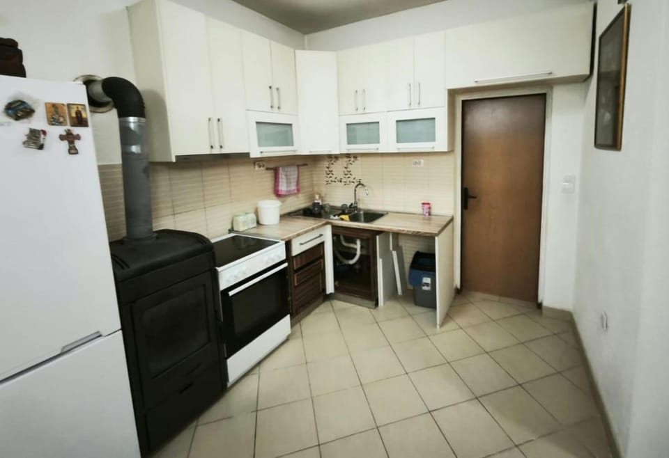 Spacious City Center Apartment for 6 - Steps from Hilton & Republic Square Apartment in Podgorica