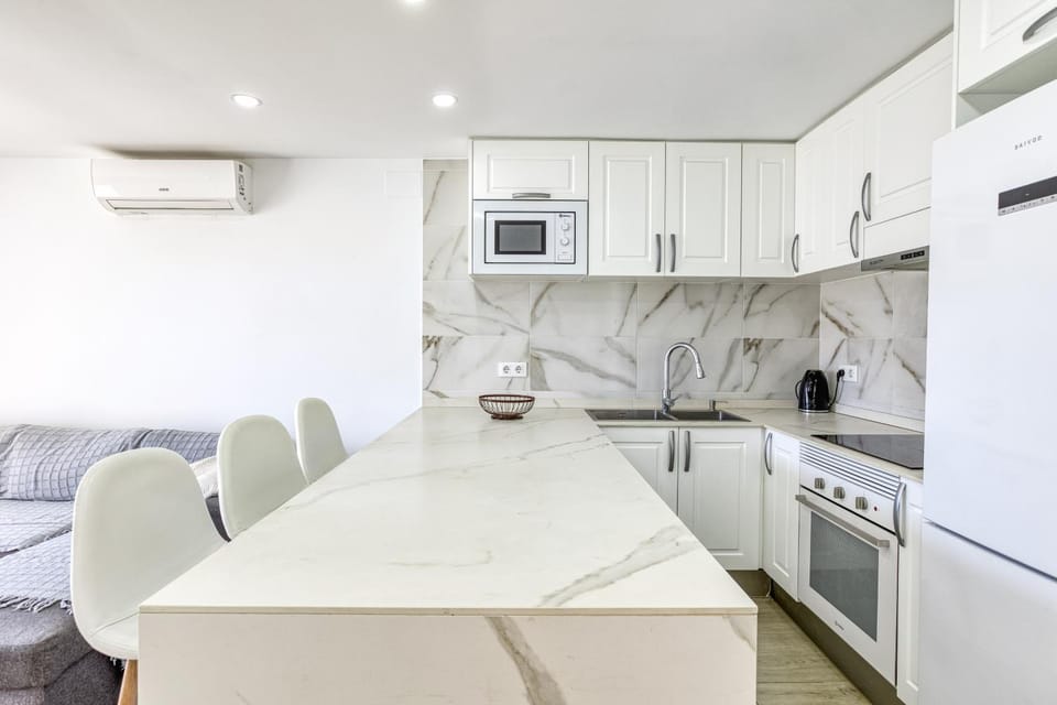Kitchen or kitchenette, Living room