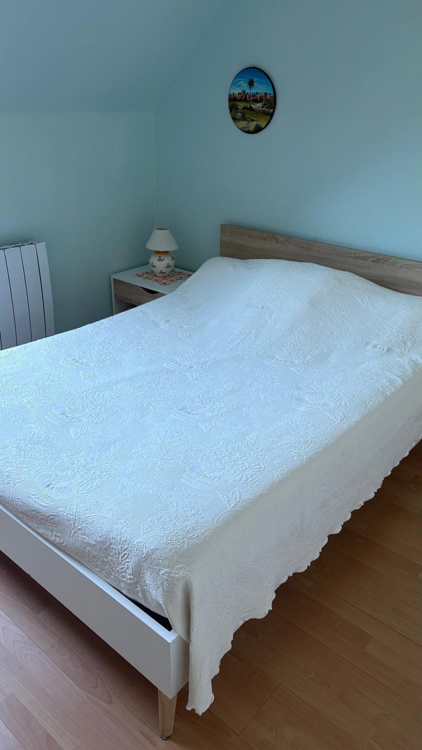 Chambre au calme avec vue sur le jardin Bed and Breakfast in Joué-lès-Tours