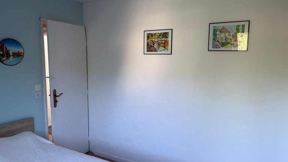 Chambre au calme avec vue sur le jardin Bed and Breakfast in Joué-lès-Tours
