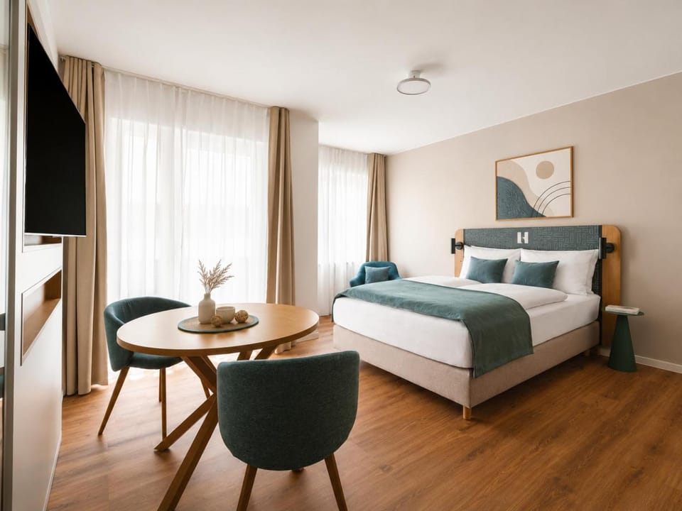 Bed, TV and multimedia, Bedroom
