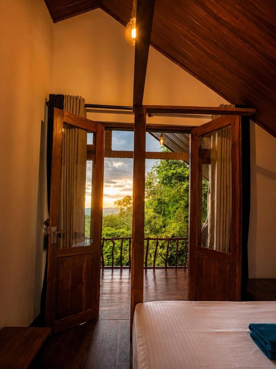 Bed, View (from property/room), Balcony/Terrace, Bedroom, Mountain view