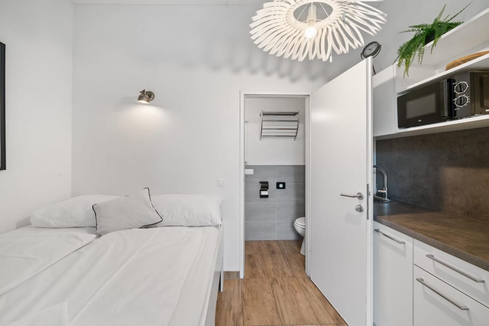 Bed, Kitchen or kitchenette, Bedroom