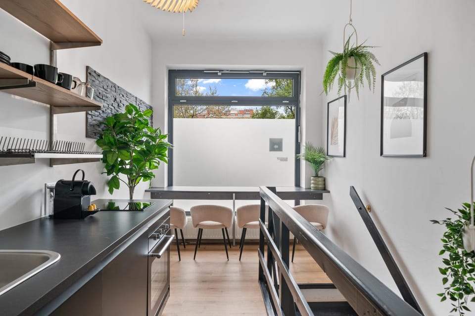 Kitchen or kitchenette, Seating area