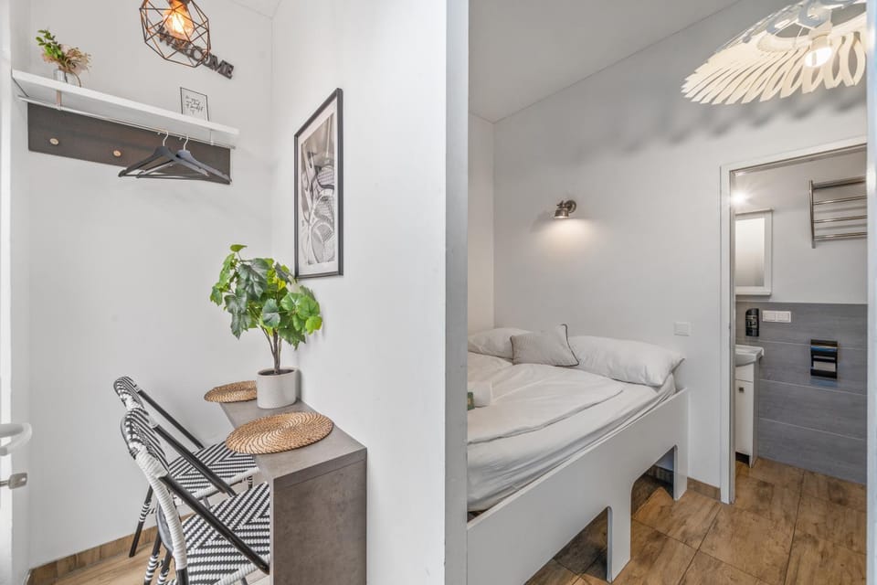 Bed, Seating area, Bedroom