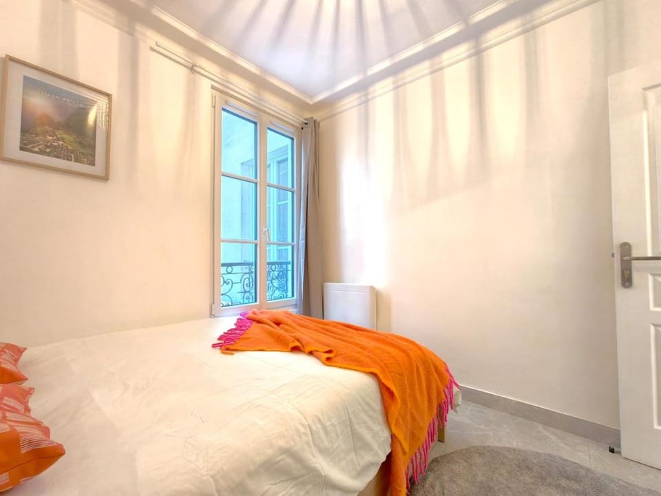 Paris Latin Quarter Stay with Elevator nearMetro Apartment in Paris