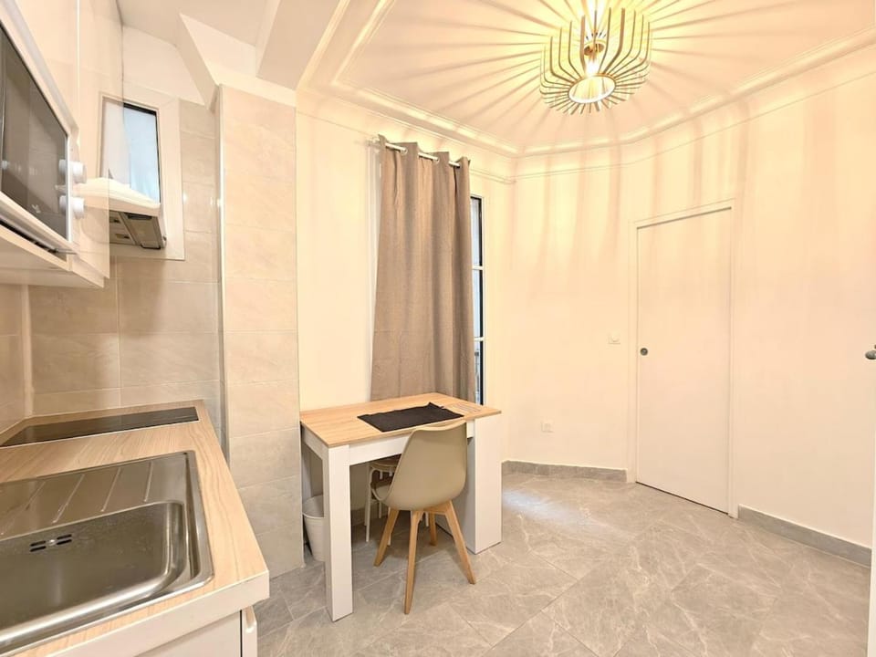 Paris Latin Quarter Stay with Elevator nearMetro Apartment in Paris