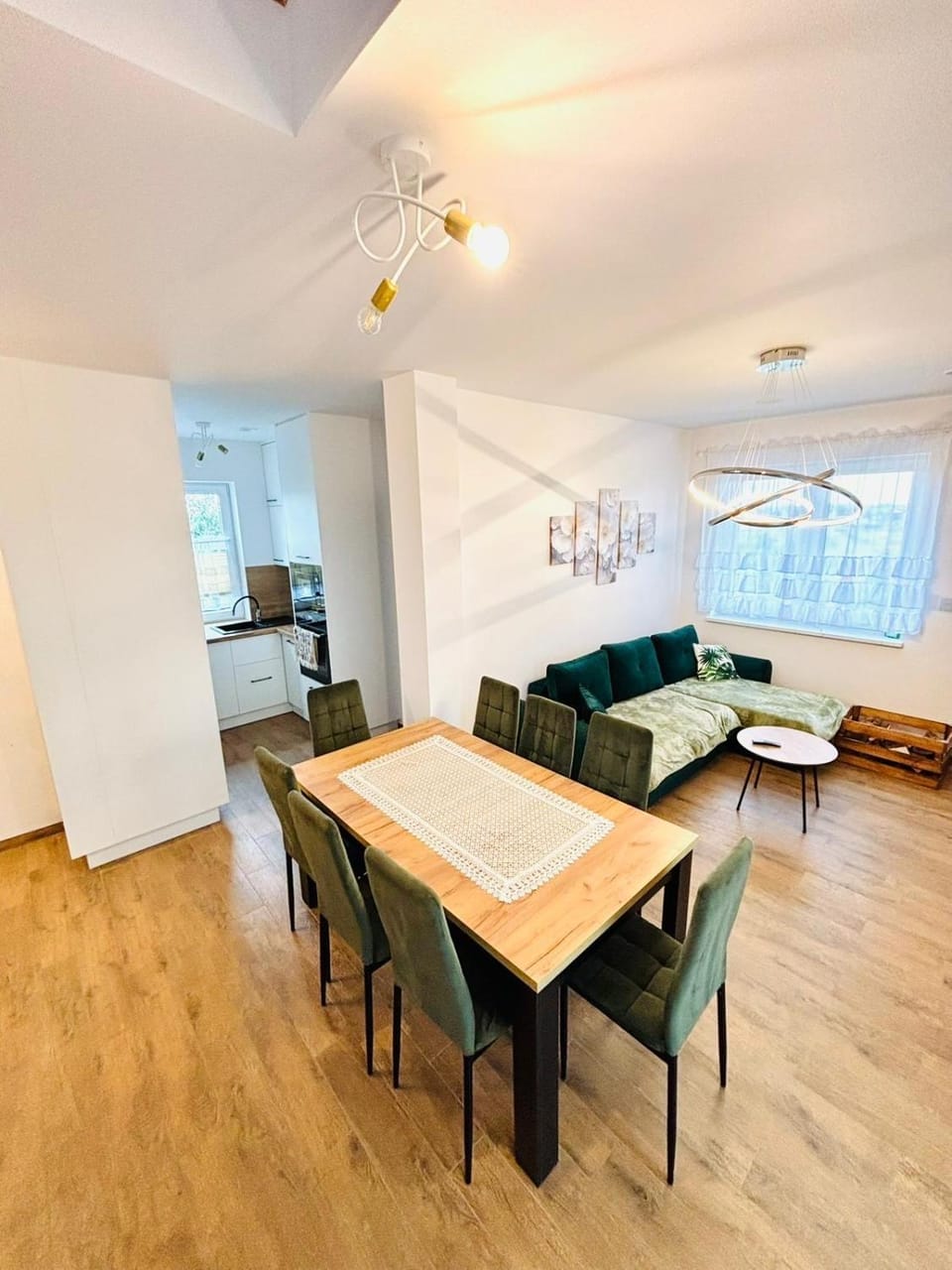 Kitchen or kitchenette, Living room, Seating area, Dining area