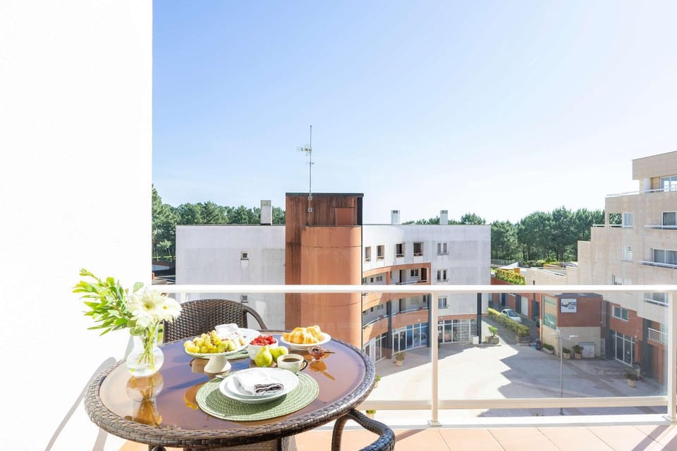 View (from property/room), Balcony/Terrace, Dining area