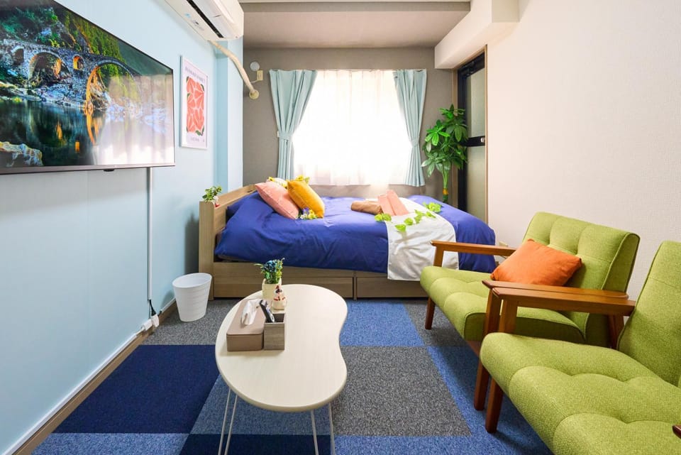 Bed, TV and multimedia, Bedroom