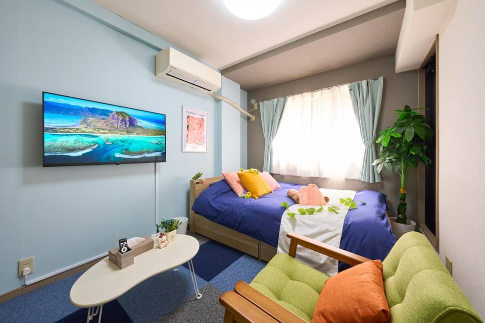 Bed, TV and multimedia, Bedroom