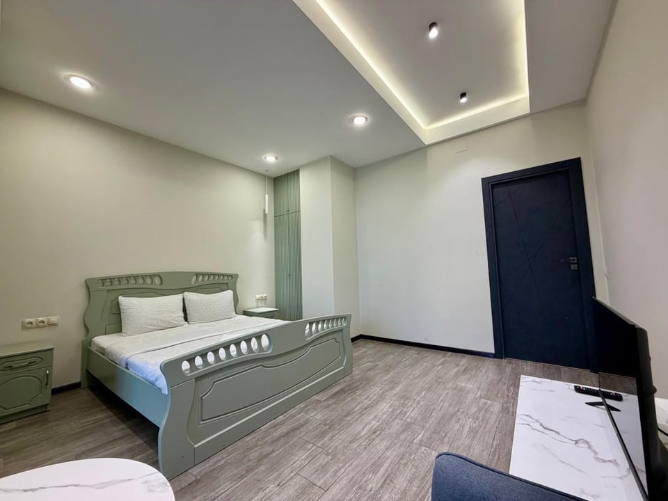 Bed, TV and multimedia, Photo of the whole room, Bedroom, wardrobe