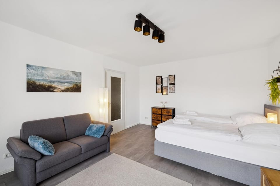 Bed, Living room, Photo of the whole room, Seating area, Bedroom