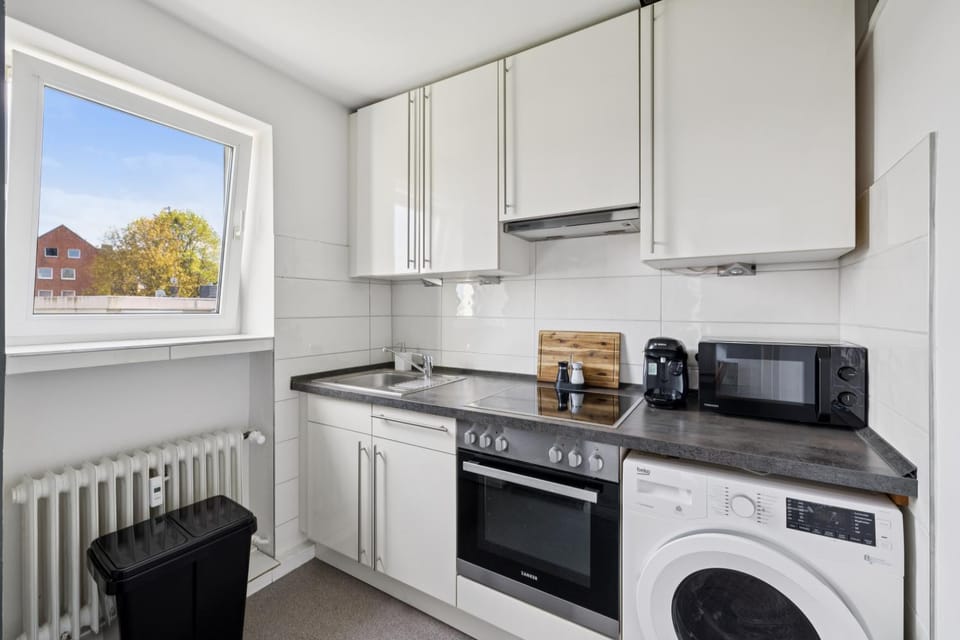 Coffee/tea facilities, Kitchen or kitchenette, heating, microwave, oven, stove, washing machine, kitchen