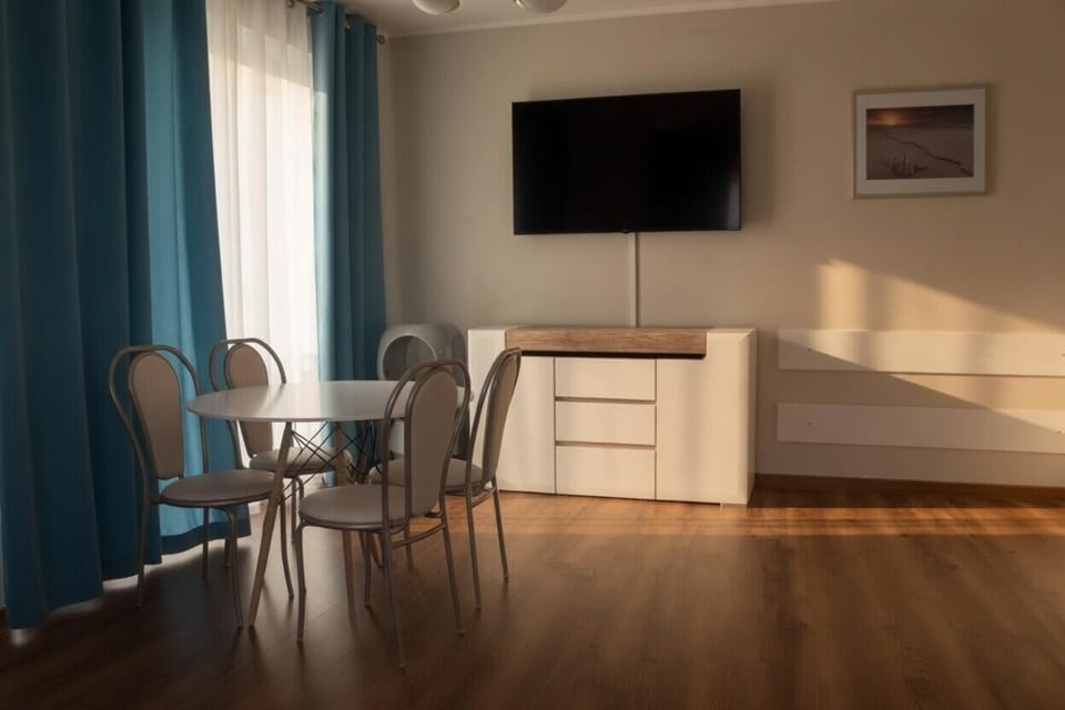 TV and multimedia, Photo of the whole room, Dining area