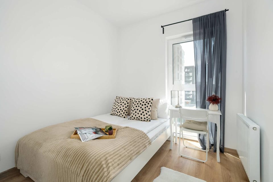 Bed, Photo of the whole room, Seating area, Bedroom