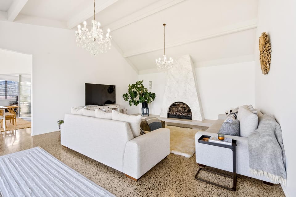 TV and multimedia, Living room, Photo of the whole room, Seating area, fireplace, fireplace